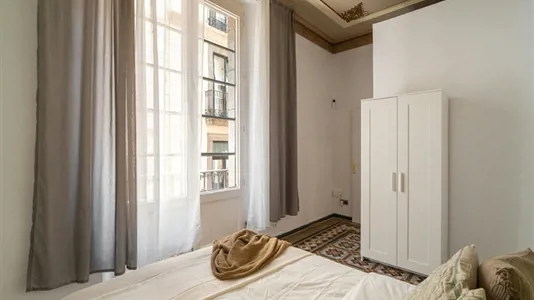 Rooms in Barcelona Ciutat Vella - photo 3