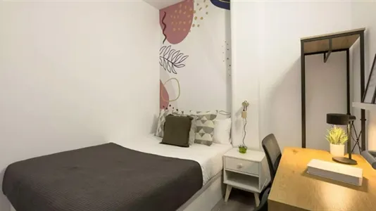 Rooms in Barcelona Eixample - photo 2