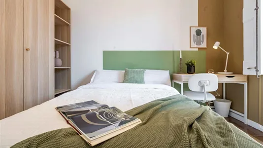 Rooms in Barcelona Ciutat Vella - photo 2