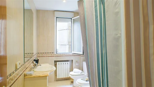 Rooms in Madrid Centro - photo 10