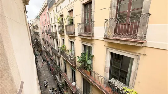 Rooms in Barcelona Ciutat Vella - photo 7