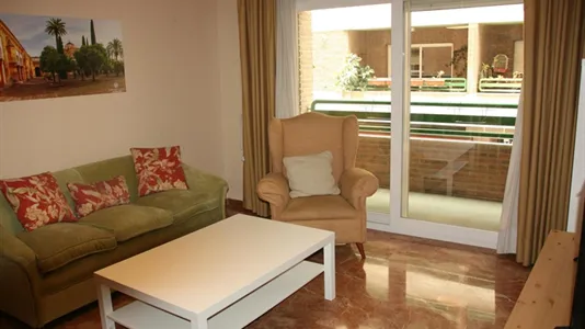 Rooms in Córdoba - photo 8