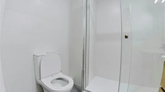 Rooms in Barcelona Sants-Montjuïc - photo 9