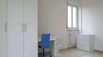 Room for rent in Milano Zona 6 - Barona, Lorenteggio, Milan