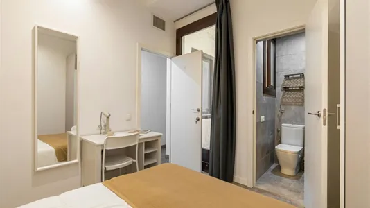 Rooms in Barcelona Ciutat Vella - photo 3