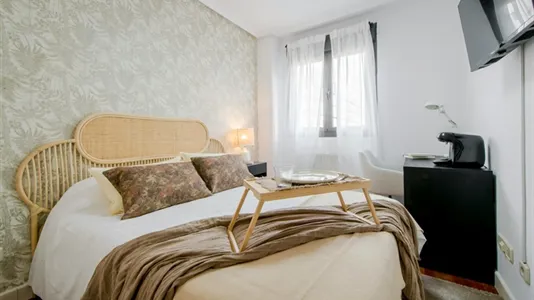 Rooms in El Encinar de los Reyes - photo 1