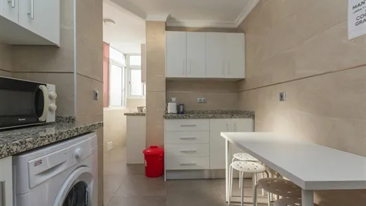 Rooms in Málaga - photo 7