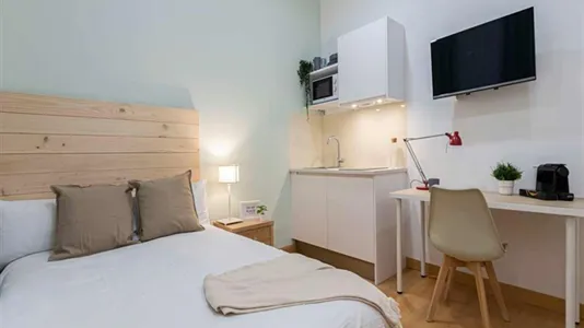 Rooms in Madrid Centro - photo 10