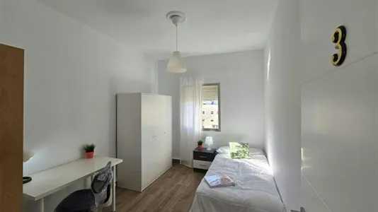 Rooms in Bami - photo 1