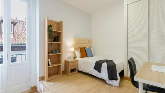 Rooms in Madrid Centro - photo 3