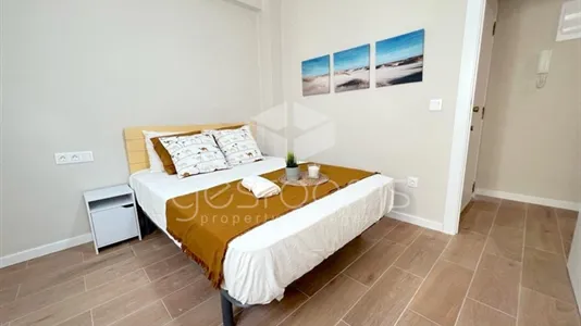 Rooms in el Camí de Vera - photo 4