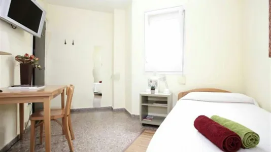 Rooms in Barcelona Eixample - photo 5