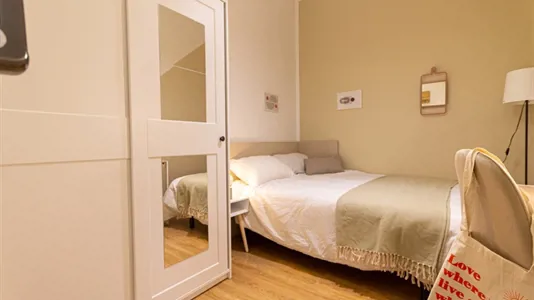 Rooms in Barcelona Ciutat Vella - photo 2