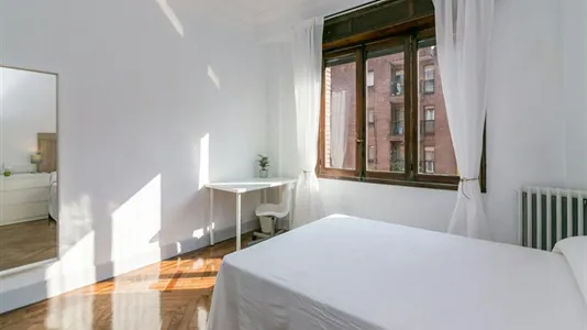 Rooms in Oviedo - photo 5