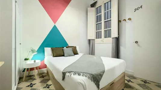 Rooms in Barcelona Ciutat Vella - photo 2