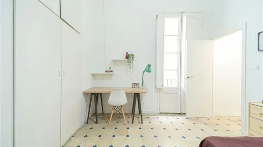 Rooms in Barcelona Ciutat Vella - photo 2