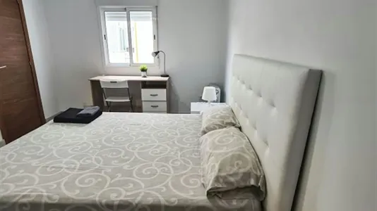 Rooms in el Camí de Vera - photo 4