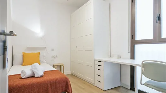 Rooms in Barcelona Eixample - photo 2