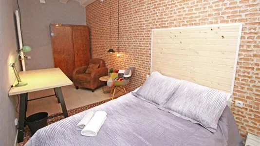 Rooms in Barcelona Ciutat Vella - photo 3