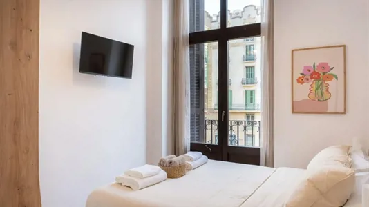 Rooms in Barcelona Ciutat Vella - photo 2