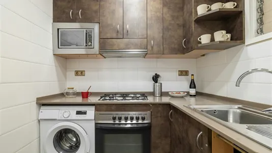 Rooms in Barcelona Ciutat Vella - photo 10