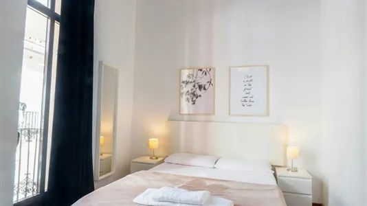 Apartments in Valencia Ciutat Vella - photo 8