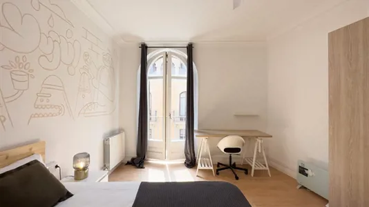 Rooms in Barcelona Ciutat Vella - photo 2