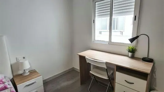 Rooms in el Camí de Vera - photo 7