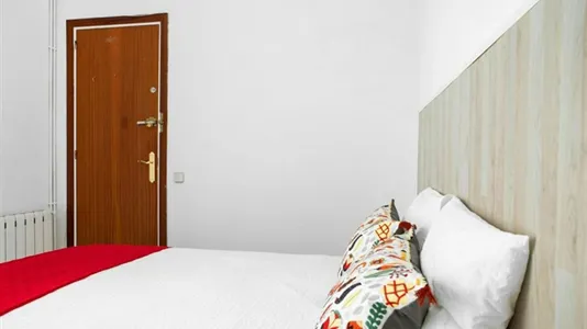 Rooms in Barcelona Ciutat Vella - photo 10