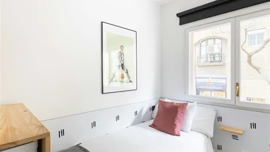 Rooms in Barcelona Eixample - photo 7