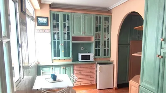 Rooms in Almería - photo 8