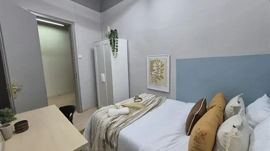 Rooms in Barcelona Ciutat Vella - photo 2