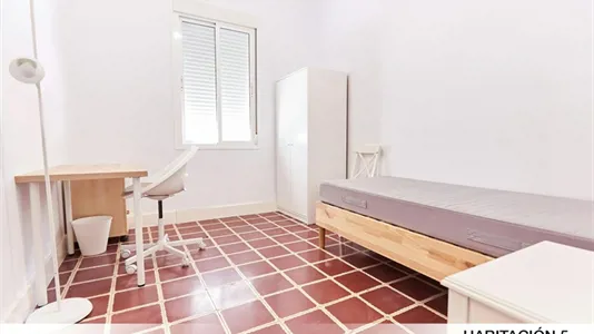 Rooms in Los Bermejales - photo 1