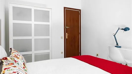 Rooms in Barcelona Ciutat Vella - photo 9