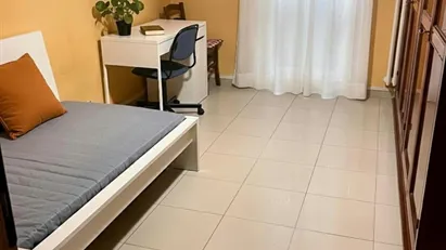 Room for rent in Milano Zona 8 - Fiera, Gallaratese, Quarto Oggiaro, Milan
