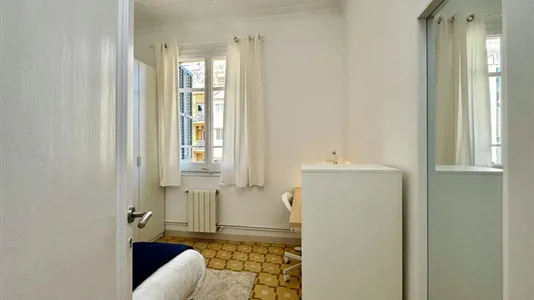 Rooms in Barcelona Eixample - photo 2