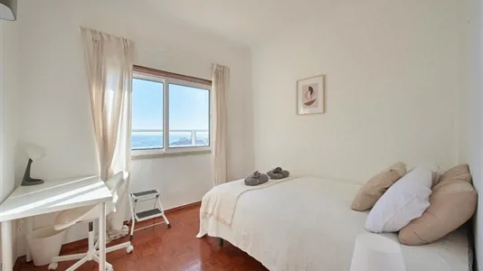 Rooms in Almada - photo 1