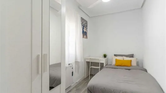 Rooms in Madrid Usera - photo 1