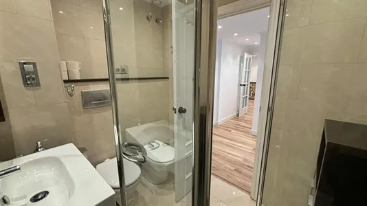 Rooms in Barcelona Eixample - photo 8