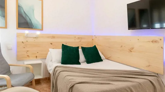 Rooms in Madrid Centro - photo 2