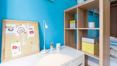 Room for rent in Milano Zona 6 - Barona, Lorenteggio, Milan