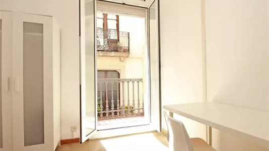 Rooms in Barcelona Ciutat Vella - photo 2