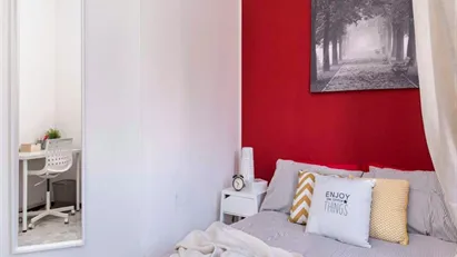 Room for rent in Milano Zona 6 - Barona, Lorenteggio, Milan