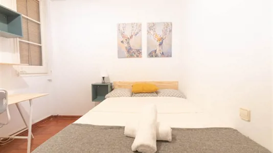 Rooms in Barcelona Eixample - photo 2