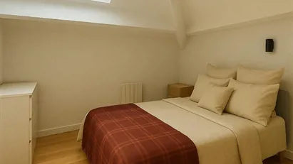Room for rent in L'Haÿ-les-Roses, Île-de-France