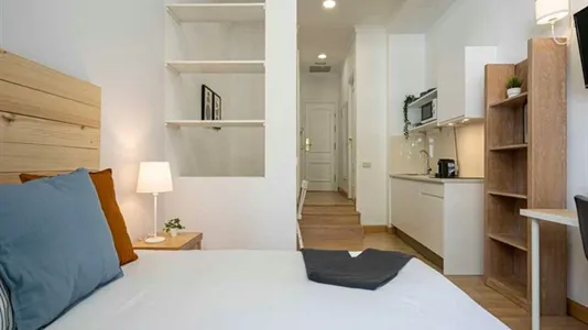 Rooms in Madrid Centro - photo 8