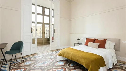 Rooms in Barcelona Eixample - photo 1