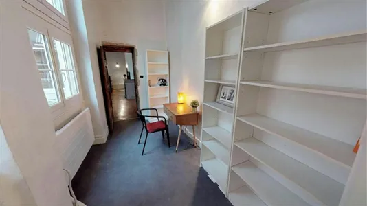 Apartments in Lyon - photo 2