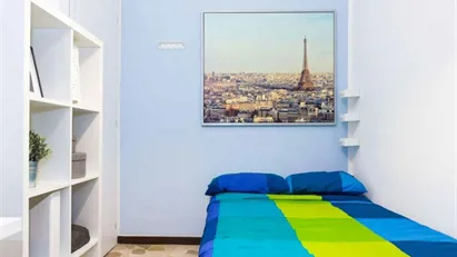 Room for rent in Milano Zona 6 - Barona, Lorenteggio, Milan