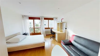 Room for rent in Saint-Julien-en-Genevois, Auvergne-Rhône-Alpes